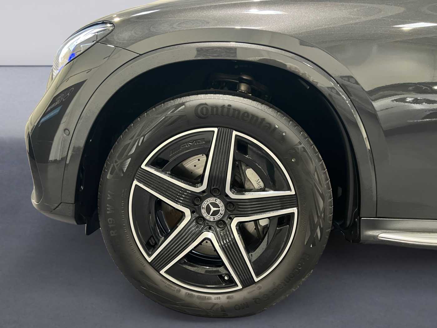 xxl_kfz112893988_w1nkm0kb6ru057166_13_rim-front-left.jpg