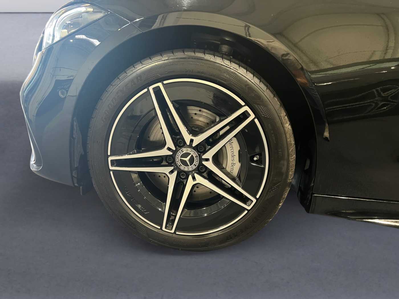 xxl_kfz112893999_w1kah5ebssf175189_13_rim-front-left.jpg