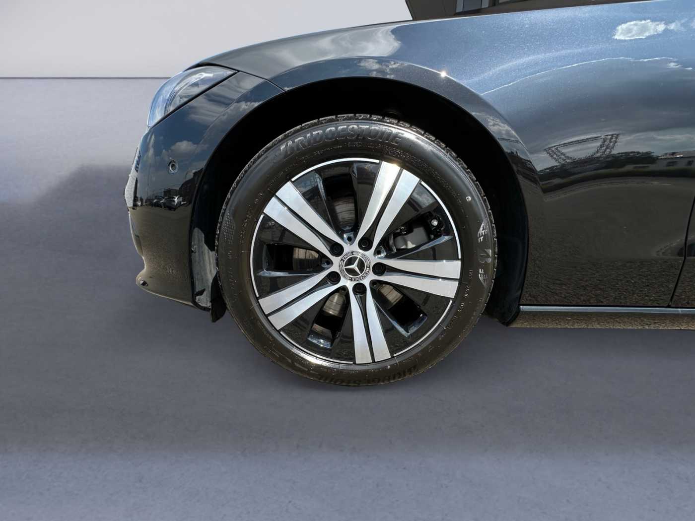 xxl_kfz112918251_w1kaf0db7rr204775_13_rim-front-left.jpg