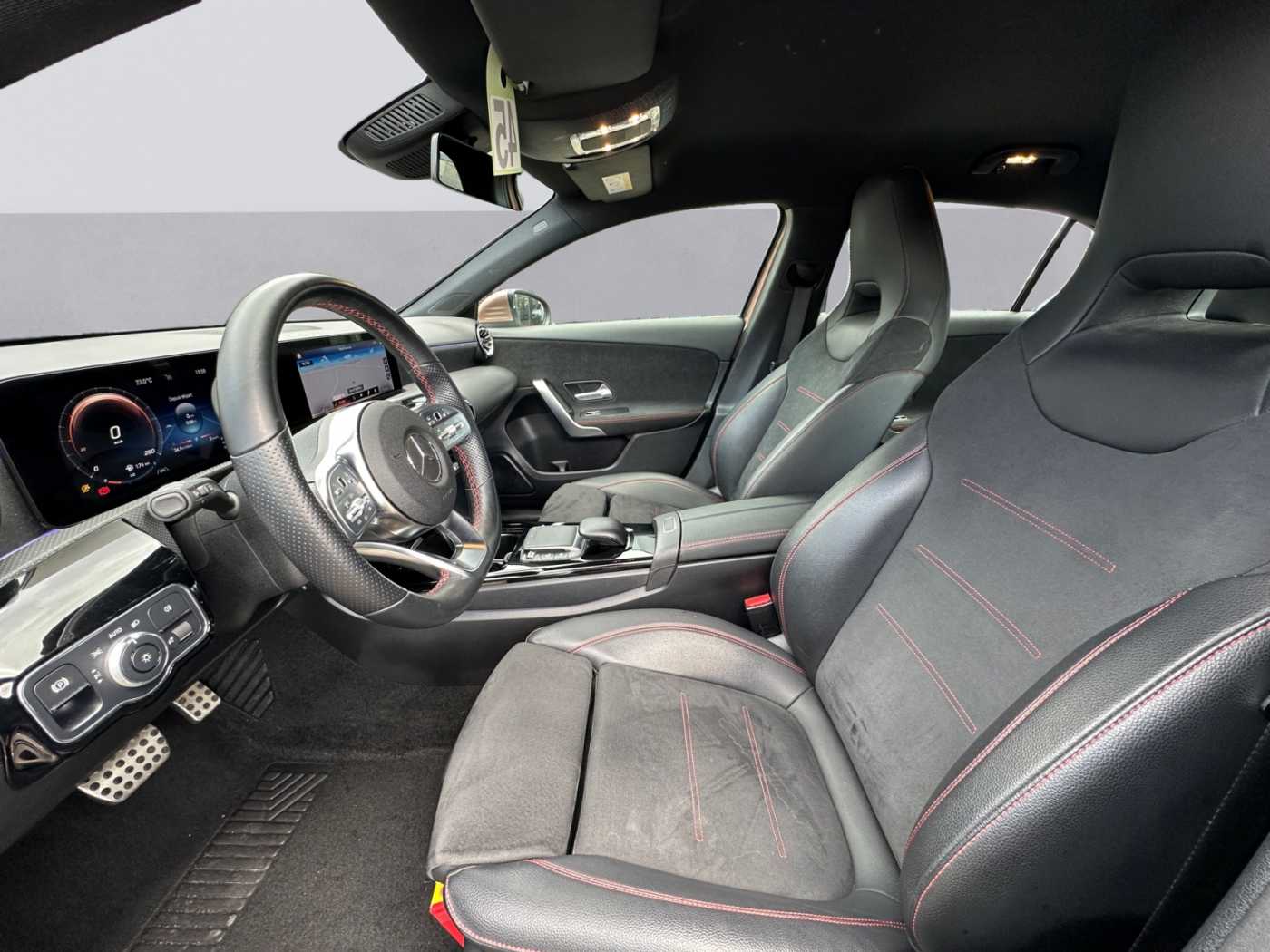 xxl_kfz112941069_w1k1770101n243779_08_enter-driver-codriver.jpg