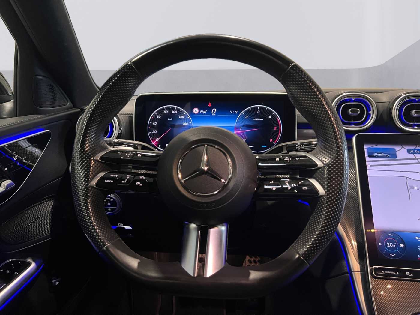 xxl_kfz113037897_w1kaf0db2pr084221_11_steering-wheel-driver.jpg