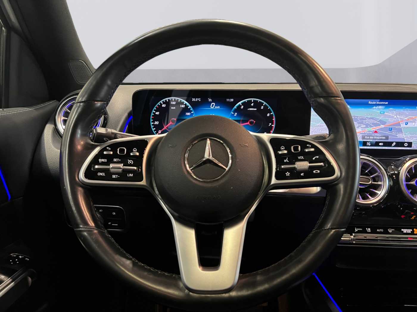 xxl_kfz113037926_w1n2476871w185561_11_steering-wheel-driver.jpg