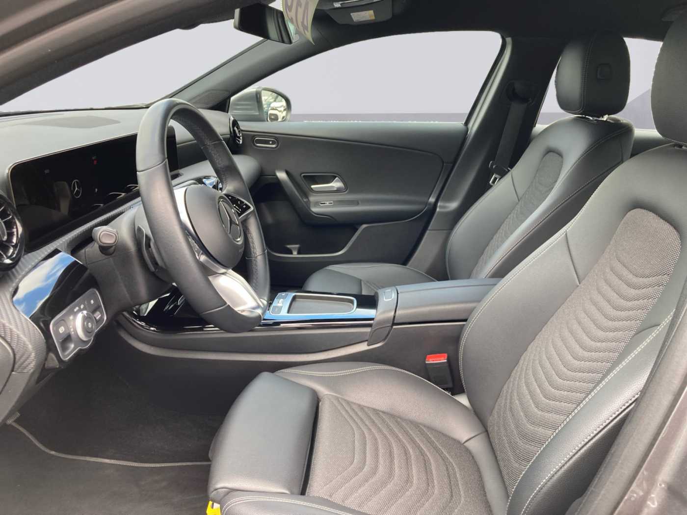 xxl_kfz113091293_w1k3f8eb5pv173553_08_enter-driver-codriver.jpg