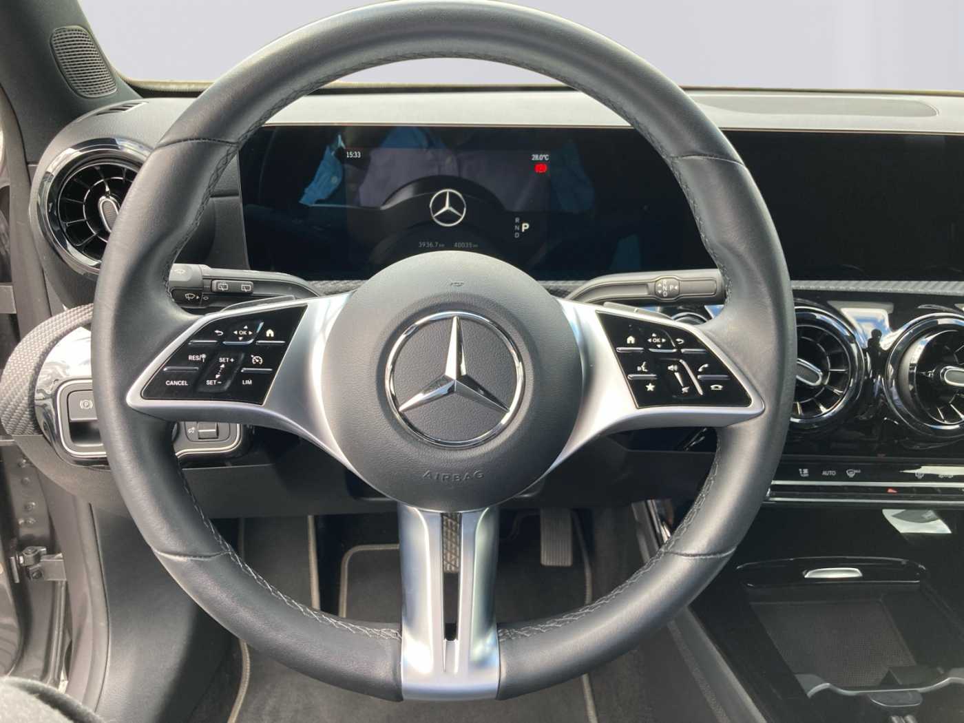 xxl_kfz113091293_w1k3f8eb5pv173553_11_steering-wheel-driver.jpg