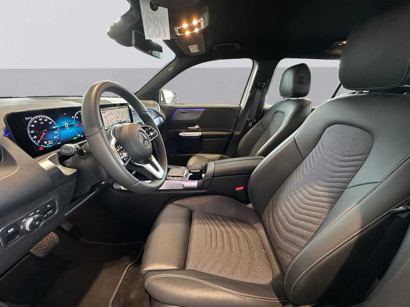 xxl_kfz113122053_w1n9m0bb8rn072731_08_enter-driver-codriver.jpg