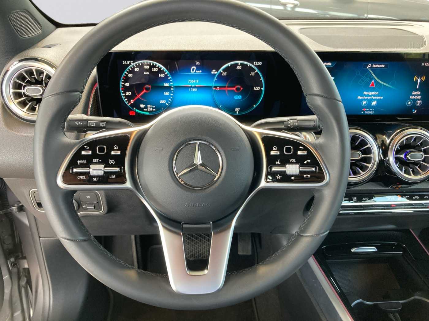 xxl_kfz113123738_w1n9m0bb9rn072530_11_steering-wheel-driver.jpg
