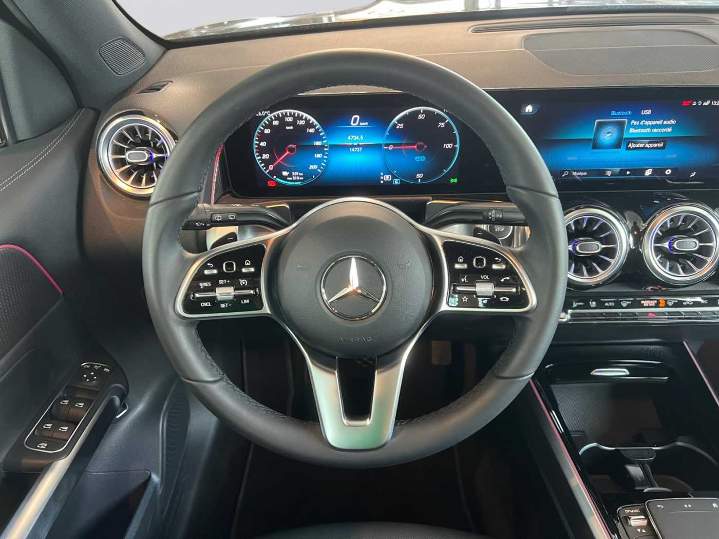 xxl_kfz113126063_w1n9m0bb1rn075230_11_steering-wheel-driver.jpg