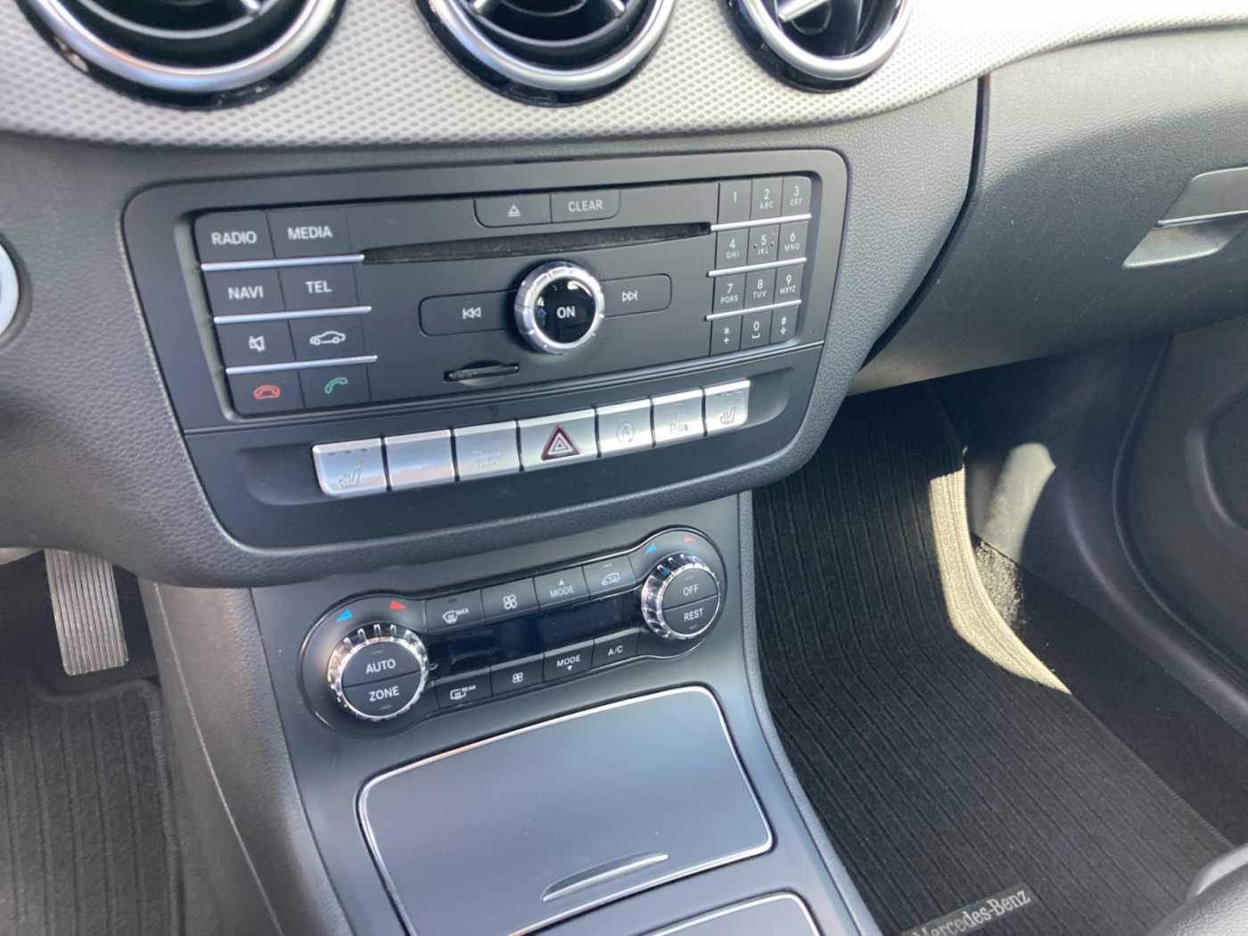 xxl_kfz113191999_wdd2462121n232972_10_center-console-down.jpg