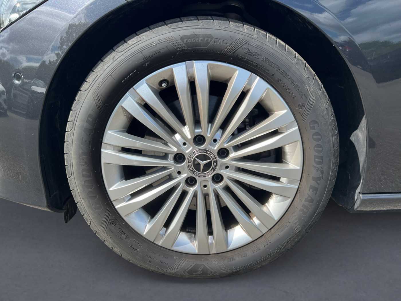 xxl_kfz112895060_w1kah0db5rf163476_13_rim-front-left.jpg