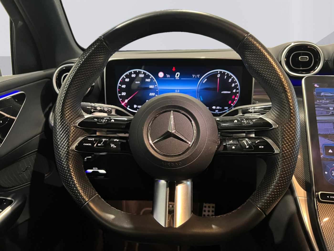 xxl_kfz113038002_w1nkm0kb3rf114430_11_steering-wheel-driver.jpg