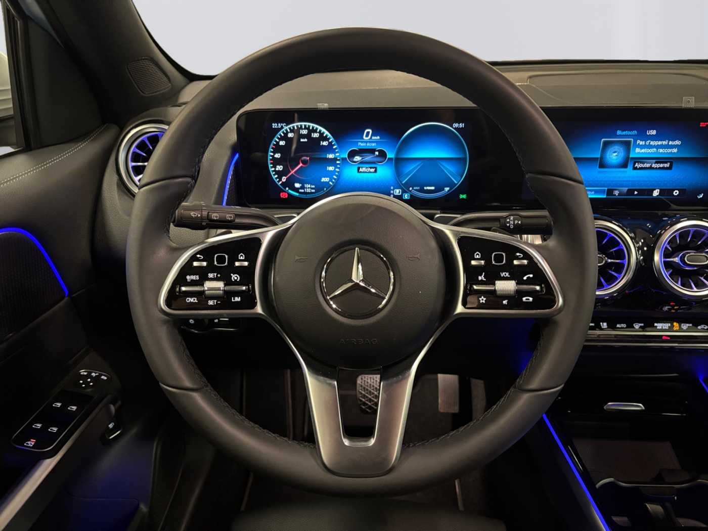 xxl_kfz113121555_w1n9m0bb0rn073792_11_steering-wheel-driver.jpg