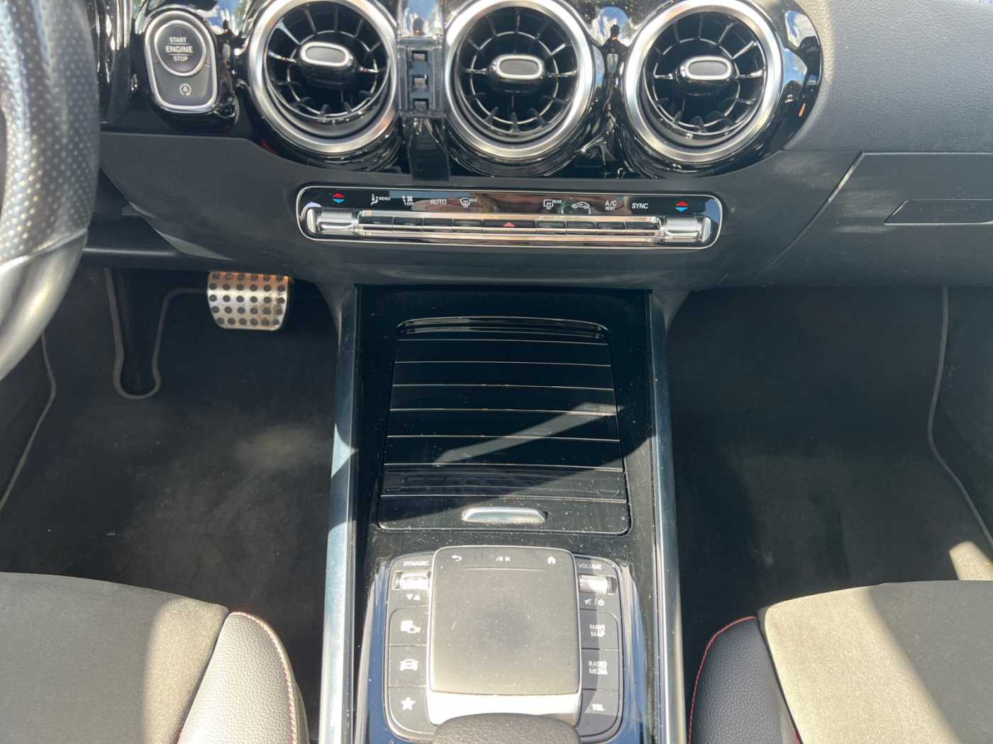 xxl_kfz113407225_w1n2477101j271085_10_center-console-down.jpg