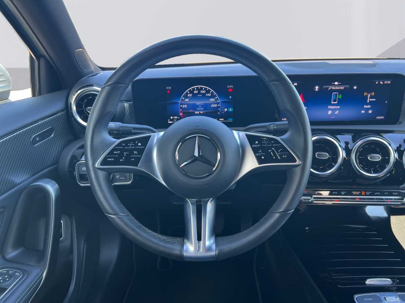 xxl_kfz113569175_w1k3g8eb0pj423429_11_steering-wheel-driver.jpg