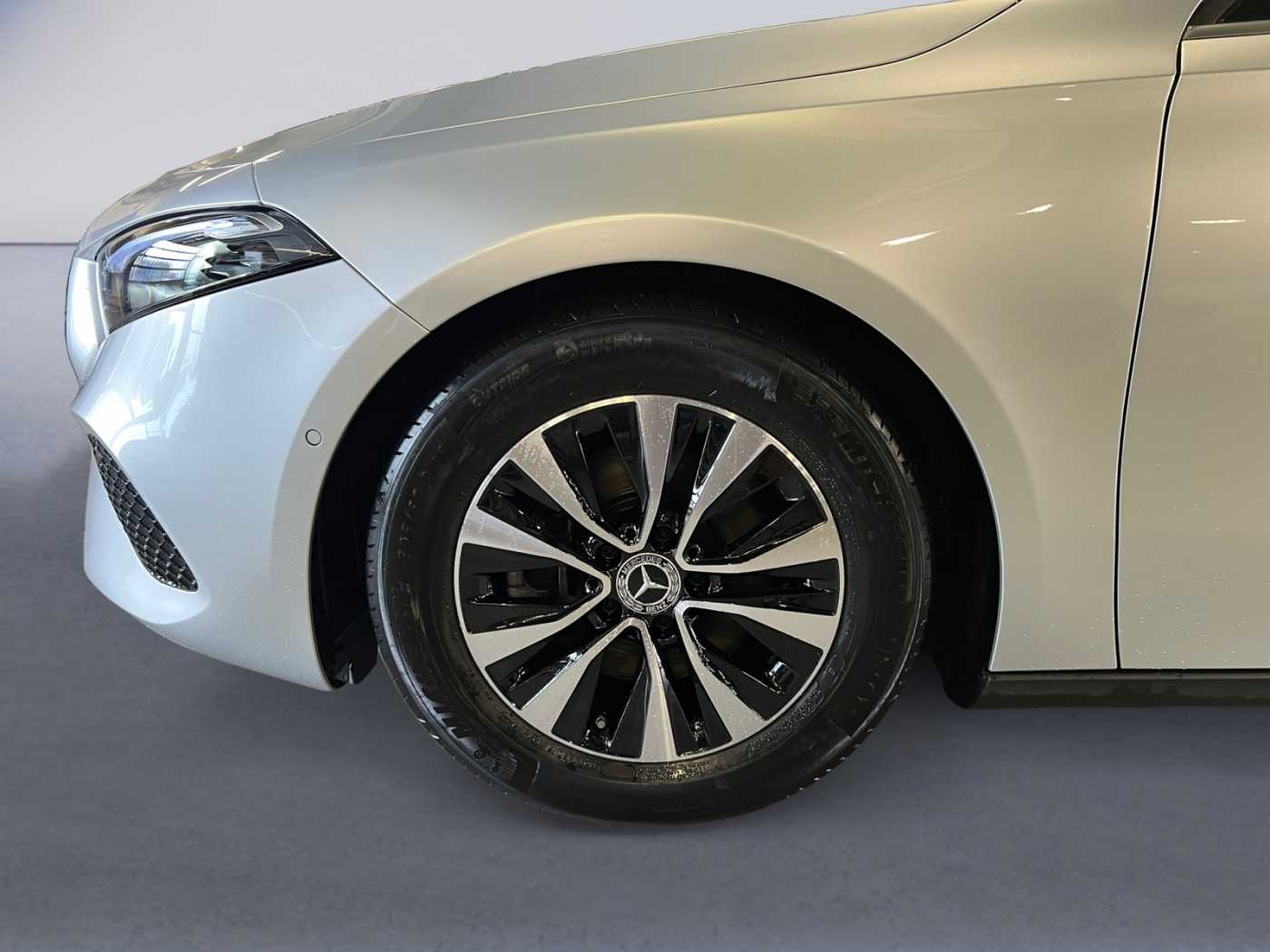 xxl_kfz113796685_w1k3g1ab4pj424547_13_rim-front-left.jpg