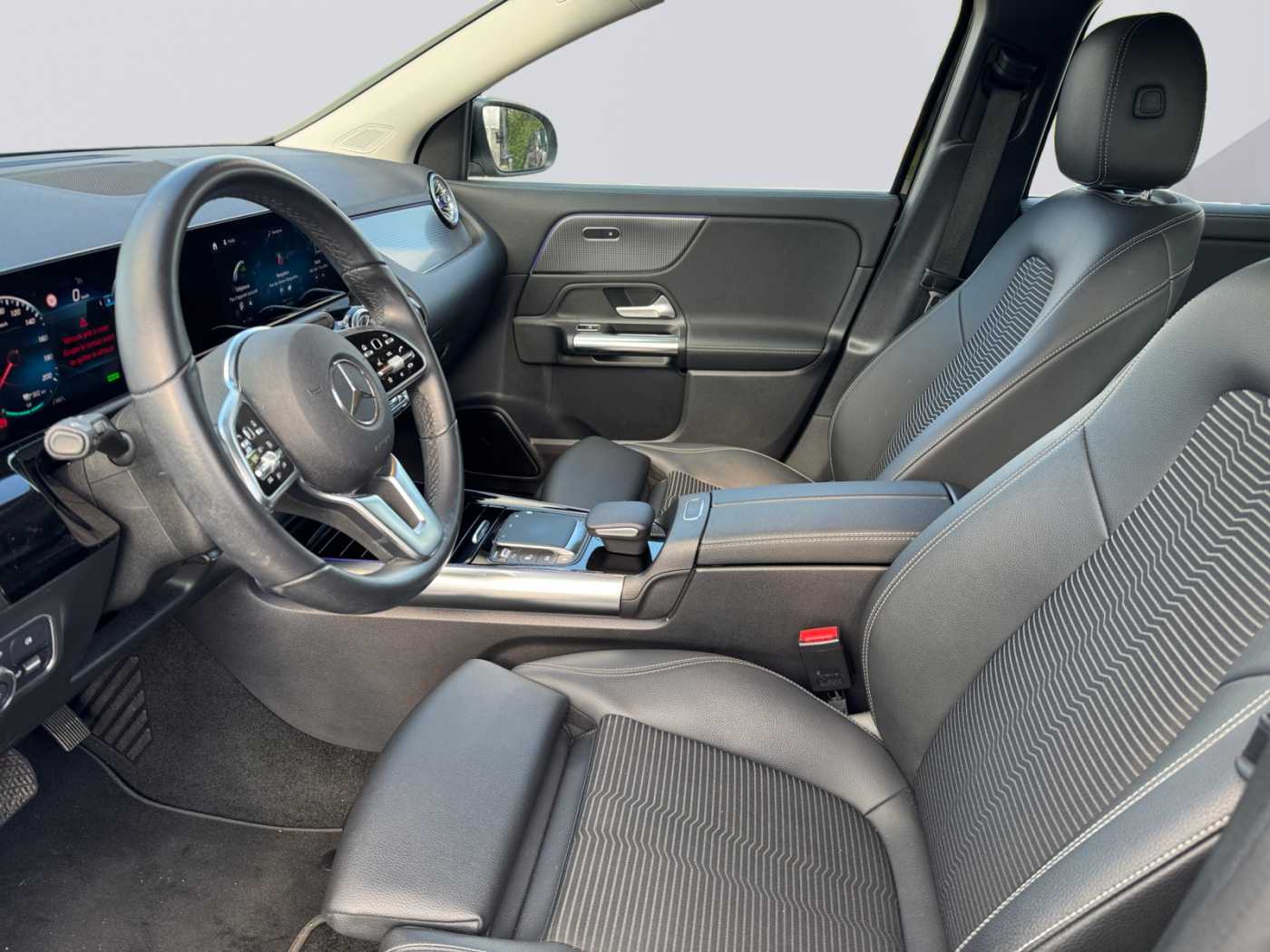 xxl_kfz114248854_w1n2437011j001881_08_enter-driver-codriver.jpg