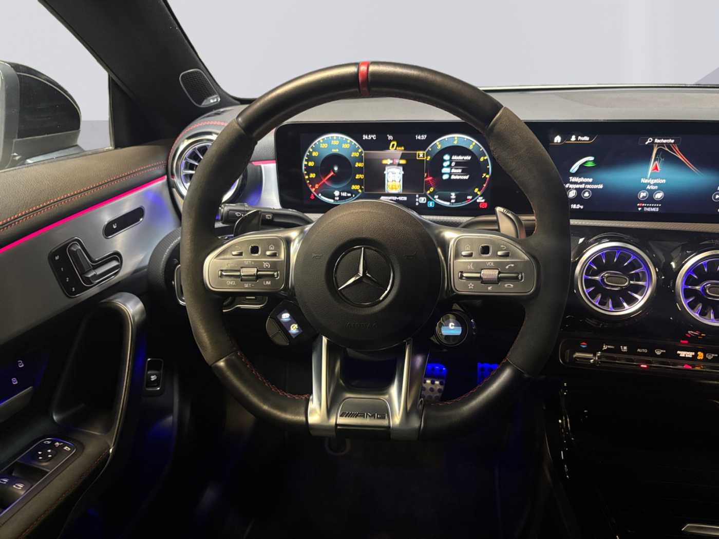xxl_kfz114272013_w1k5m5eb2pn406379_11_steering-wheel-driver.jpg