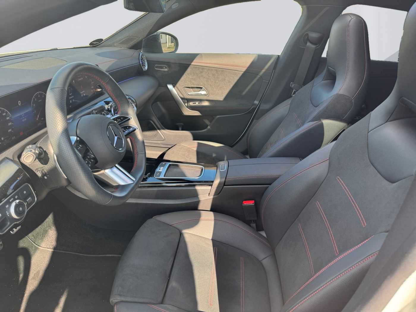 xxl_kfz114272679_w1k5m8eb2sn512938_08_enter-driver-codriver.jpg