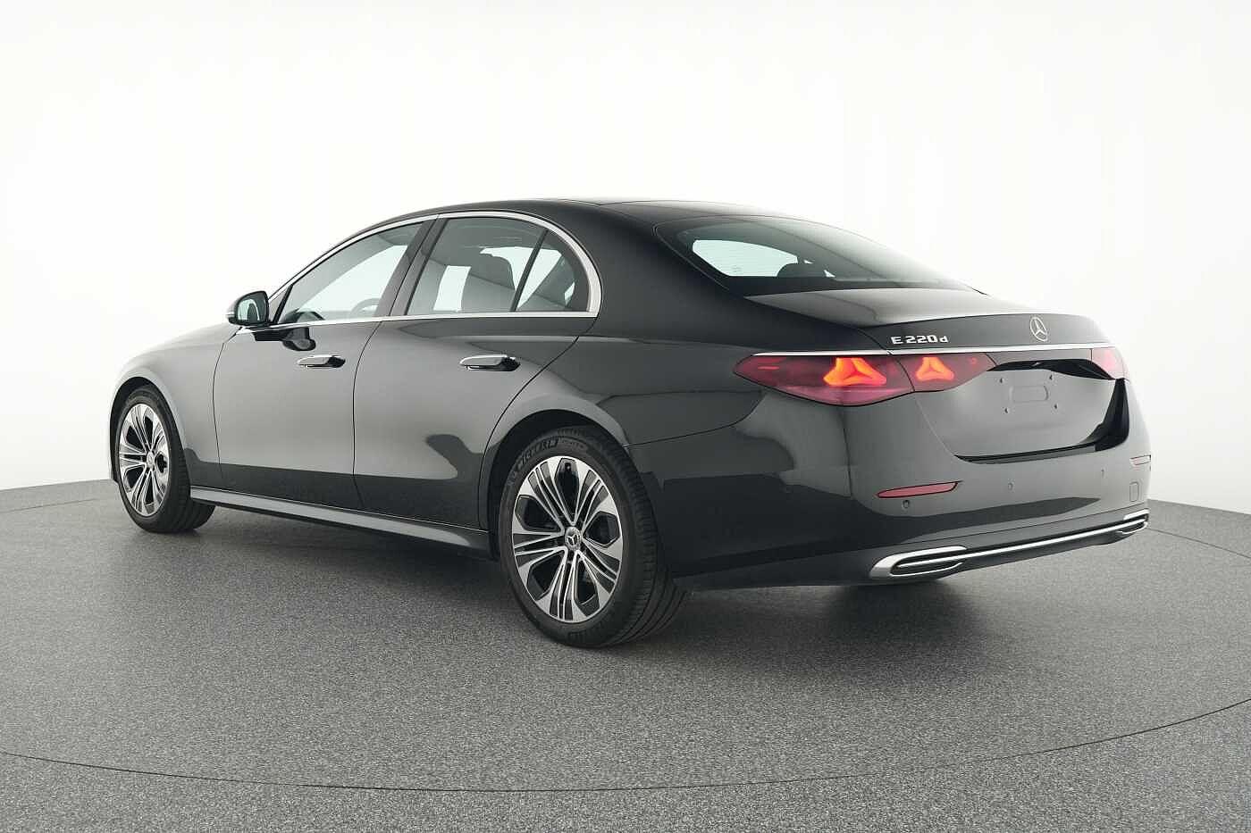 certified-alleur-mercedes-benz-e-220-d-berline-w1klf0eb7ra035251-2-20260115121910.jpg