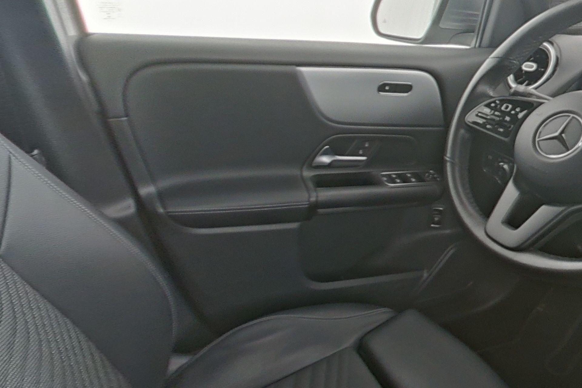 certified-namur-mercedes-benz-glb-180-d-style-w1n2476101w158337-16-20260514003628.jpg