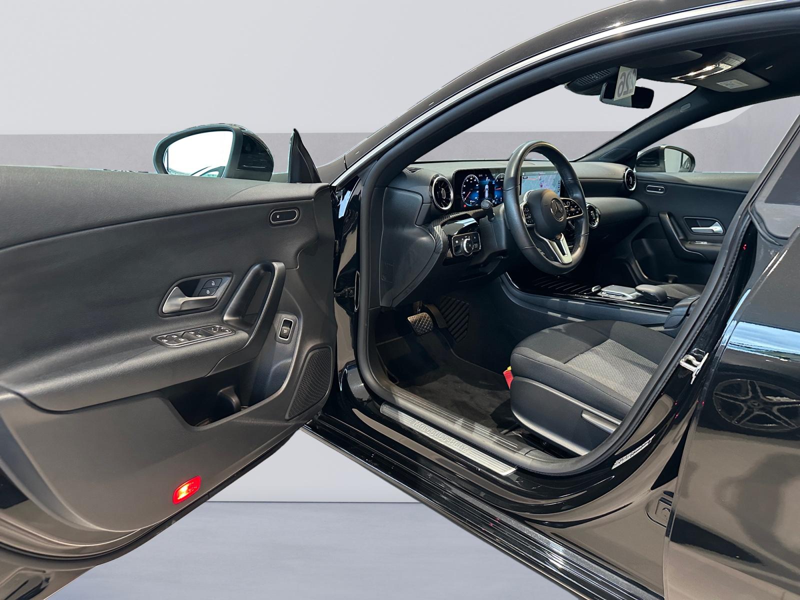 certified-eupen-mercedes-benz-cla-shooting-brake-cla-180-d-dct-business-solution-w1k1186031n155595-9-20260202152618.jpg