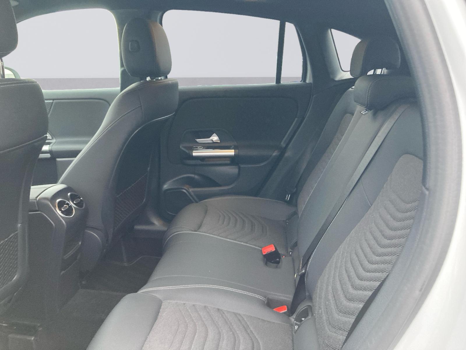 certified-namur-mercedes-benz-gla-200-d-luxury-line-w1n4n1cb8rj588347-17-20260507132406.jpg