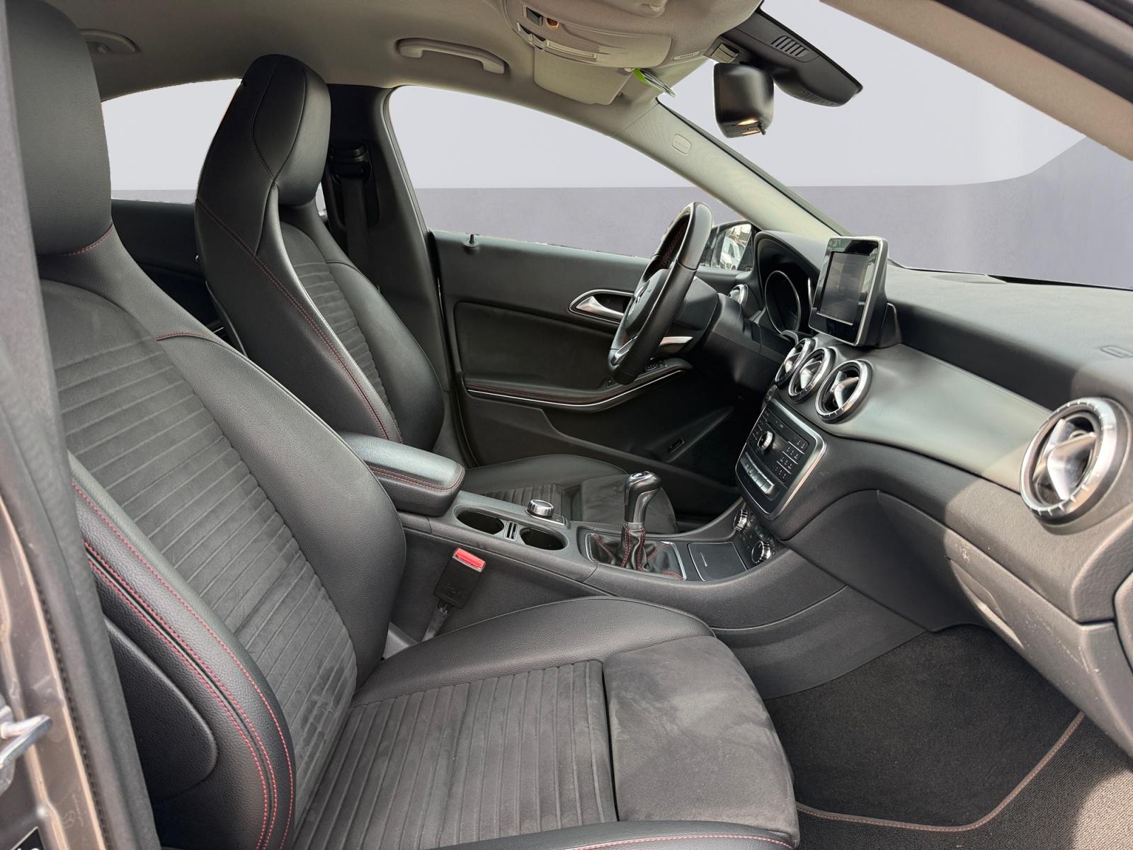 certified-beyne-heusay-mercedes-benz-cla-180-amg-line-wdd1173421n751679-13-20260508125854.jpg