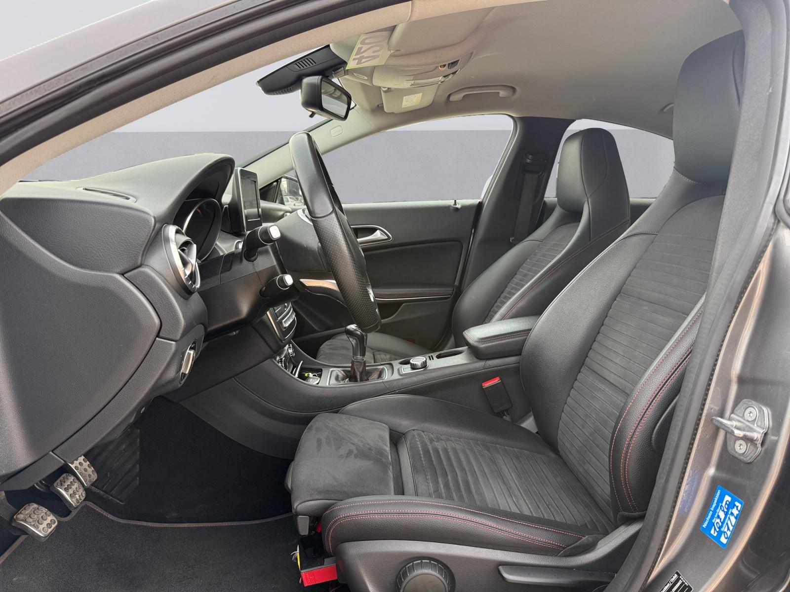certified-beyne-heusay-mercedes-benz-cla-180-amg-line-wdd1173421n751679-9-20260508125851.jpg