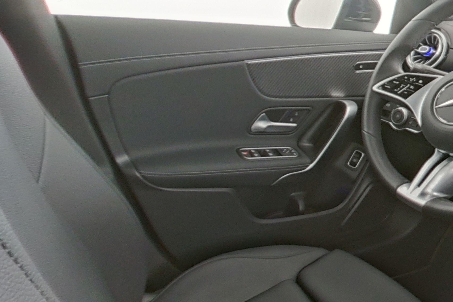 certified-eupen-mercedes-benz-cla-180-d-coupe-luxury-line-w1k5j1ab6tn591747-16-20260805024739.jpg
