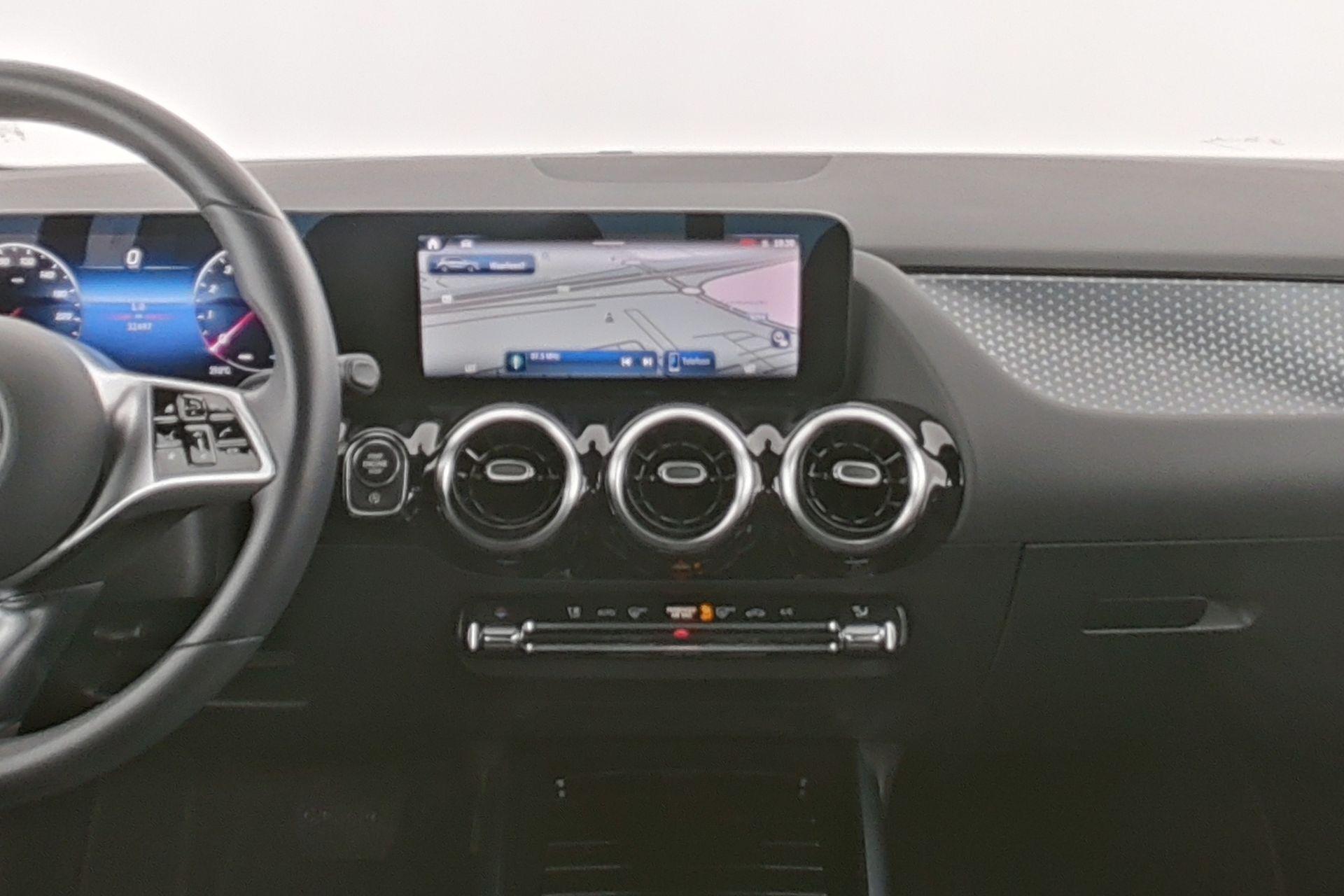 certified-alleur-mercedes-benz-gla-180-luxury-line-w1n4n8eb6tj779357-15-20260813165236.jpg