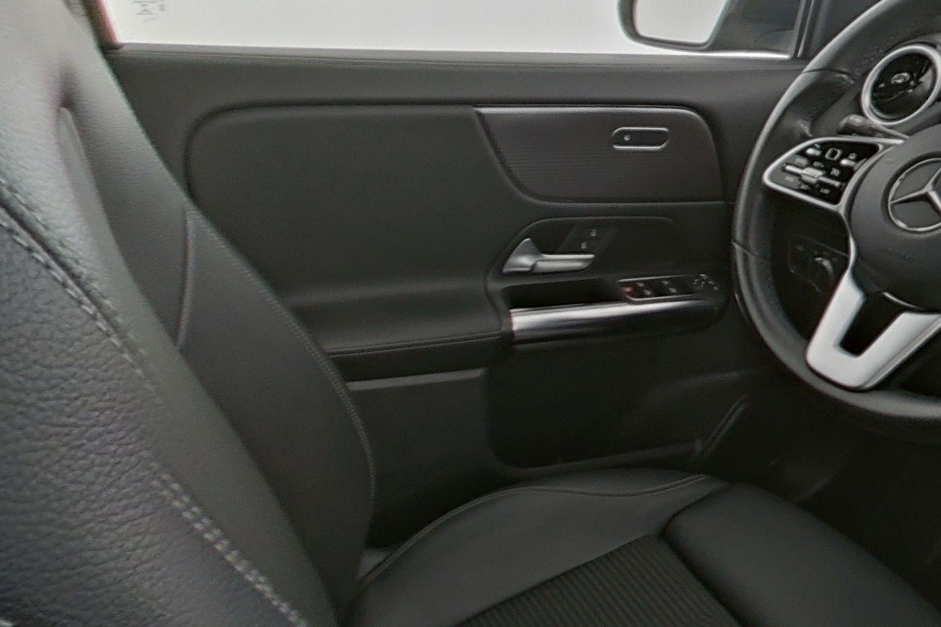 certified-beyne-heusay-mercedes-benz-gla-200d-business-line-w1n2477121j397299-16-20260906033329.jpg