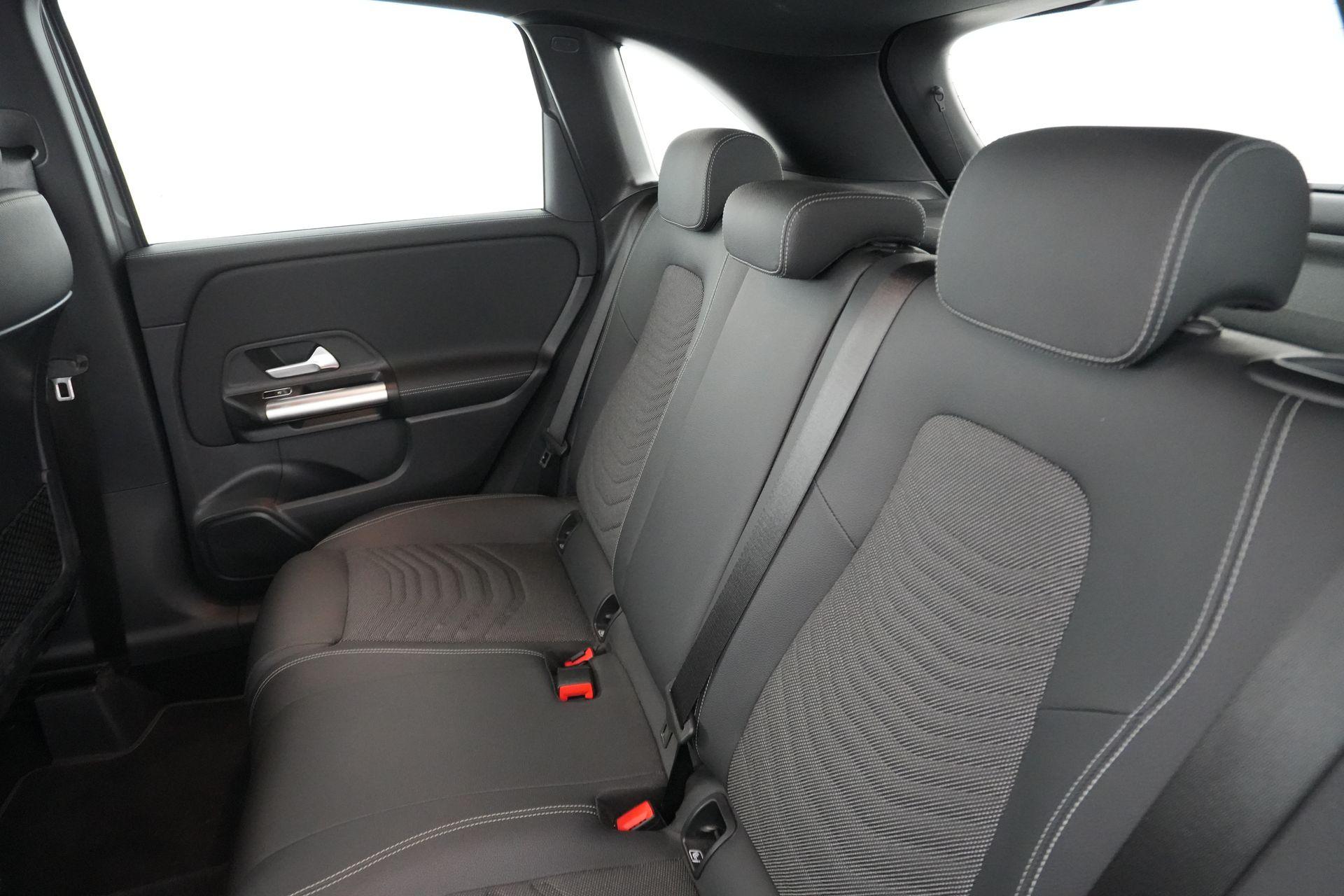 certified-namur-mercedes-benz-b-180-luxury-line-w1k4f8eb8sj656359-18-20260826114835.jpg