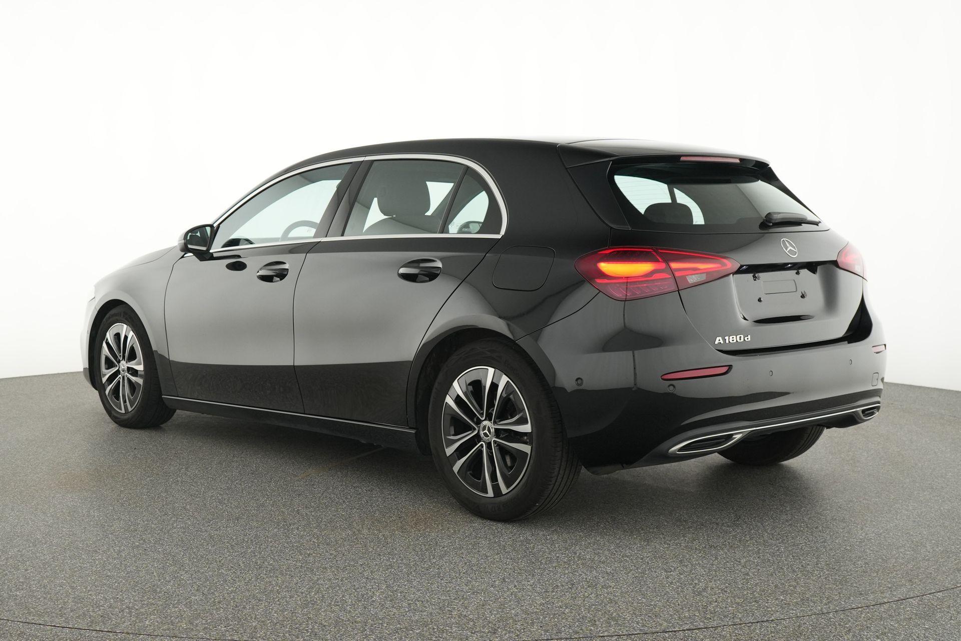 certified-alleur-mercedes-benz-a-180-d-luxury-line-w1k3f1ab3sv209004-3-20260909130606.jpg