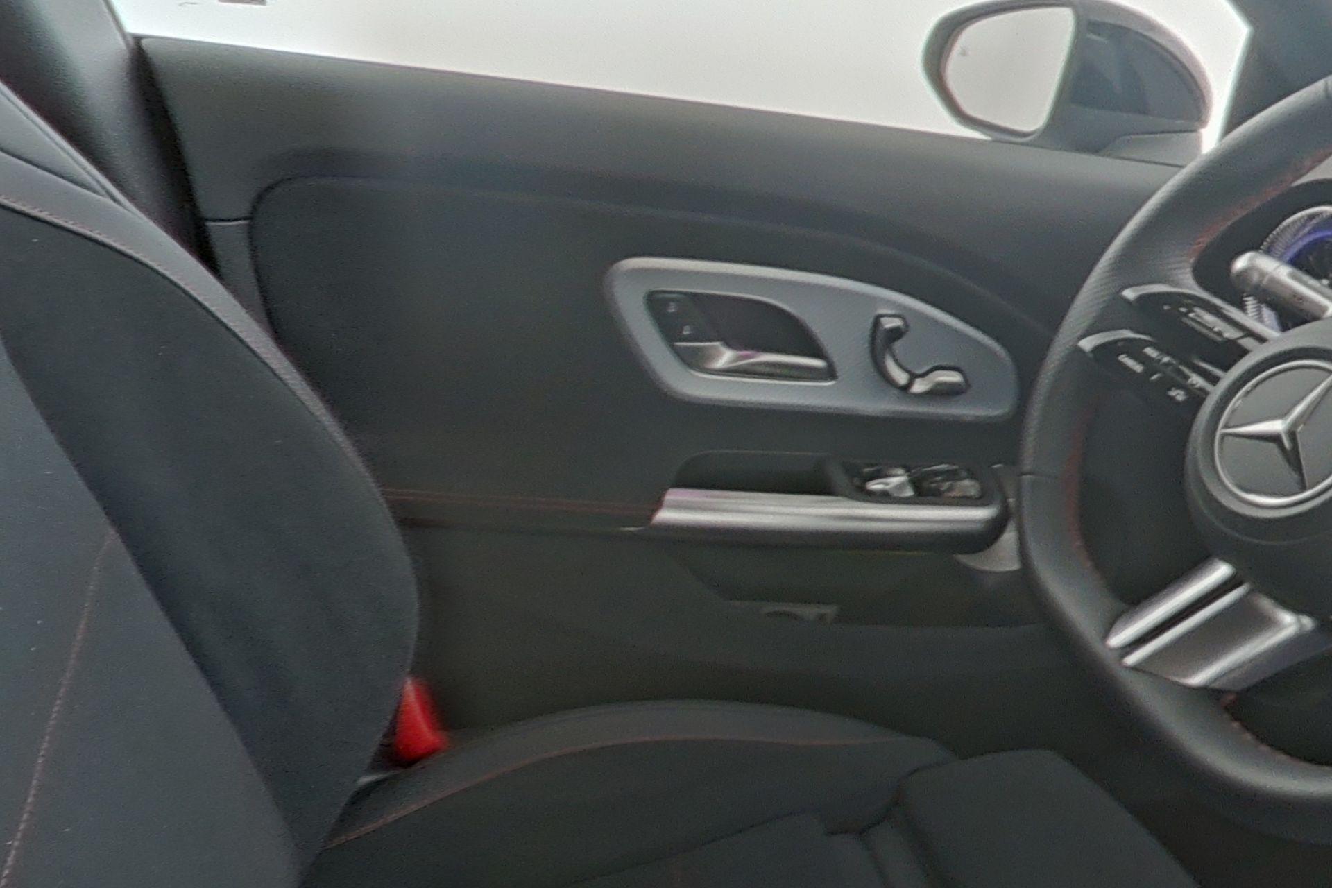 certified-alleur-mercedes-benz-cla-200-amg-58-kwh-w1kfj1bb3tj039651-16-20260925110143.jpg