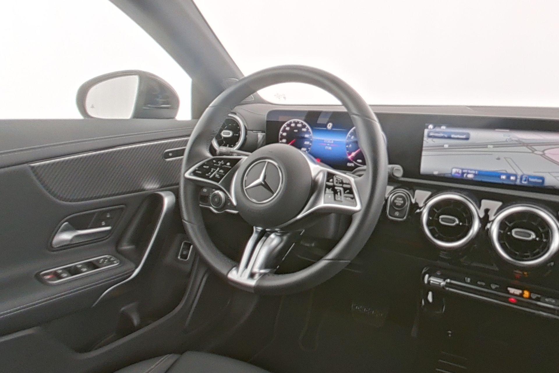 certified-namur-mercedes-benz-cla-180-shooting-brake-luxury-line-w1k5m8eb4sn490280-13-20260902144403.jpg