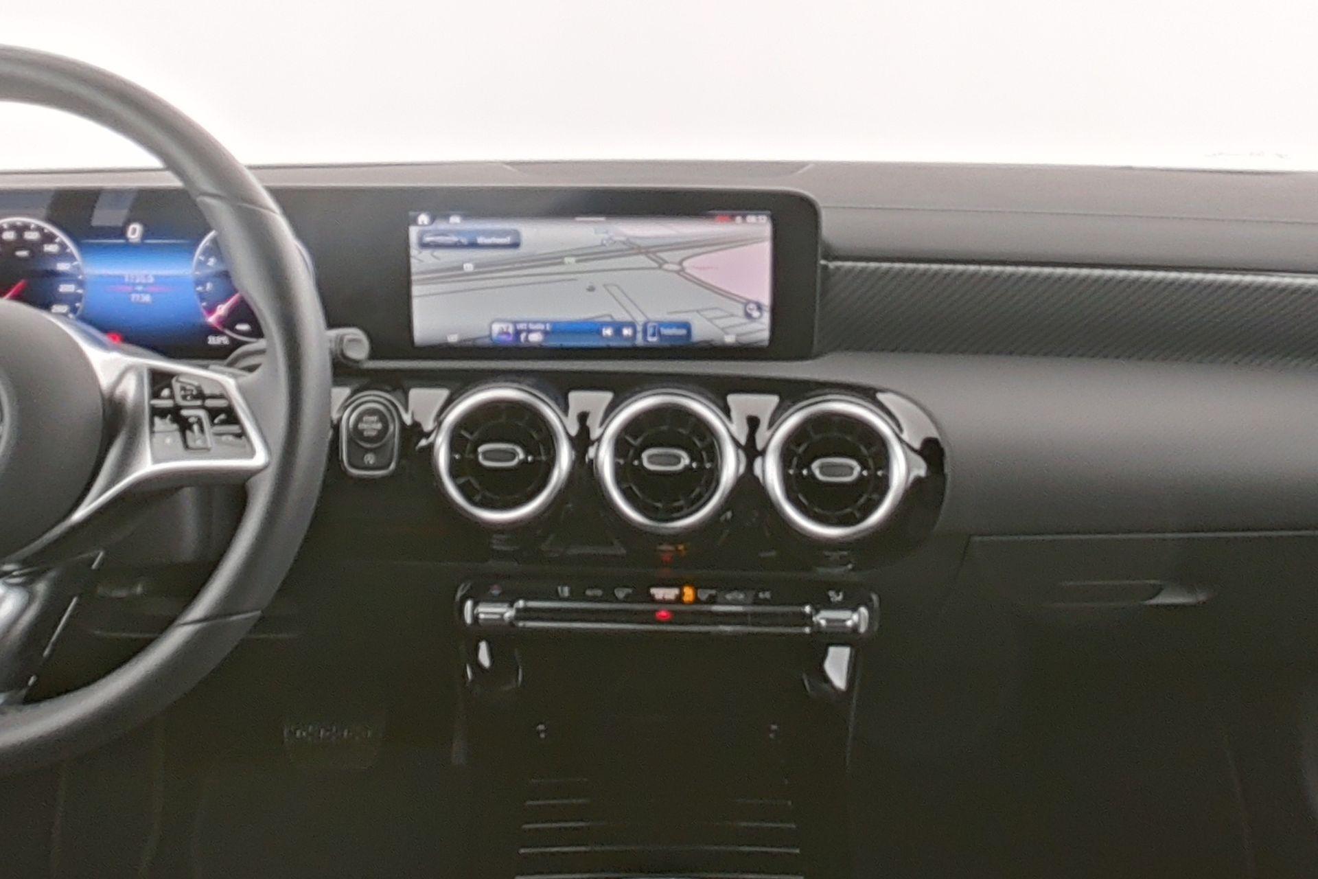 certified-namur-mercedes-benz-cla-180-shooting-brake-luxury-line-w1k5m8eb4sn490280-15-20260902144404.jpg