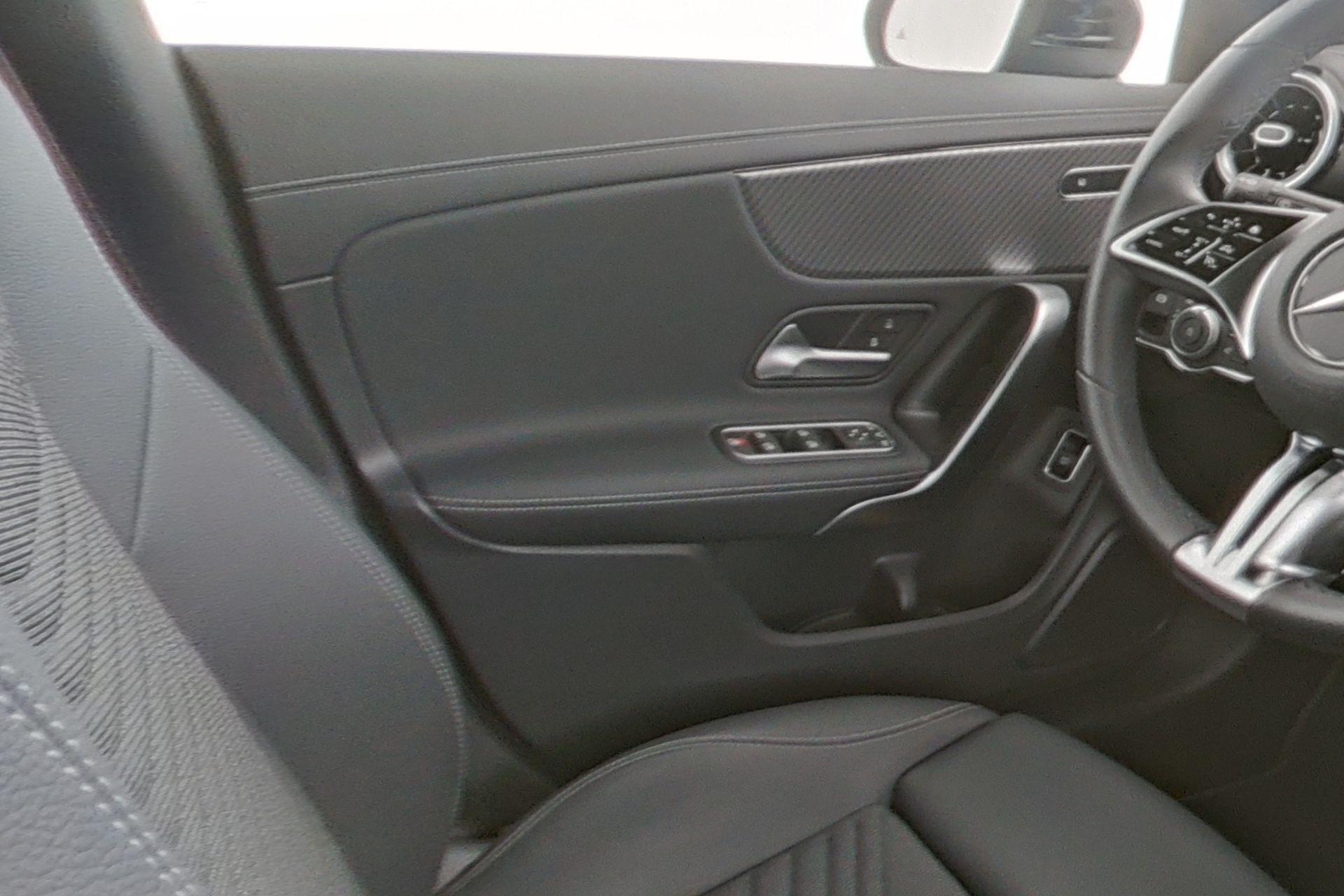 certified-namur-mercedes-benz-cla-180-shooting-brake-luxury-line-w1k5m8eb4sn490280-16-20260902144405.jpg