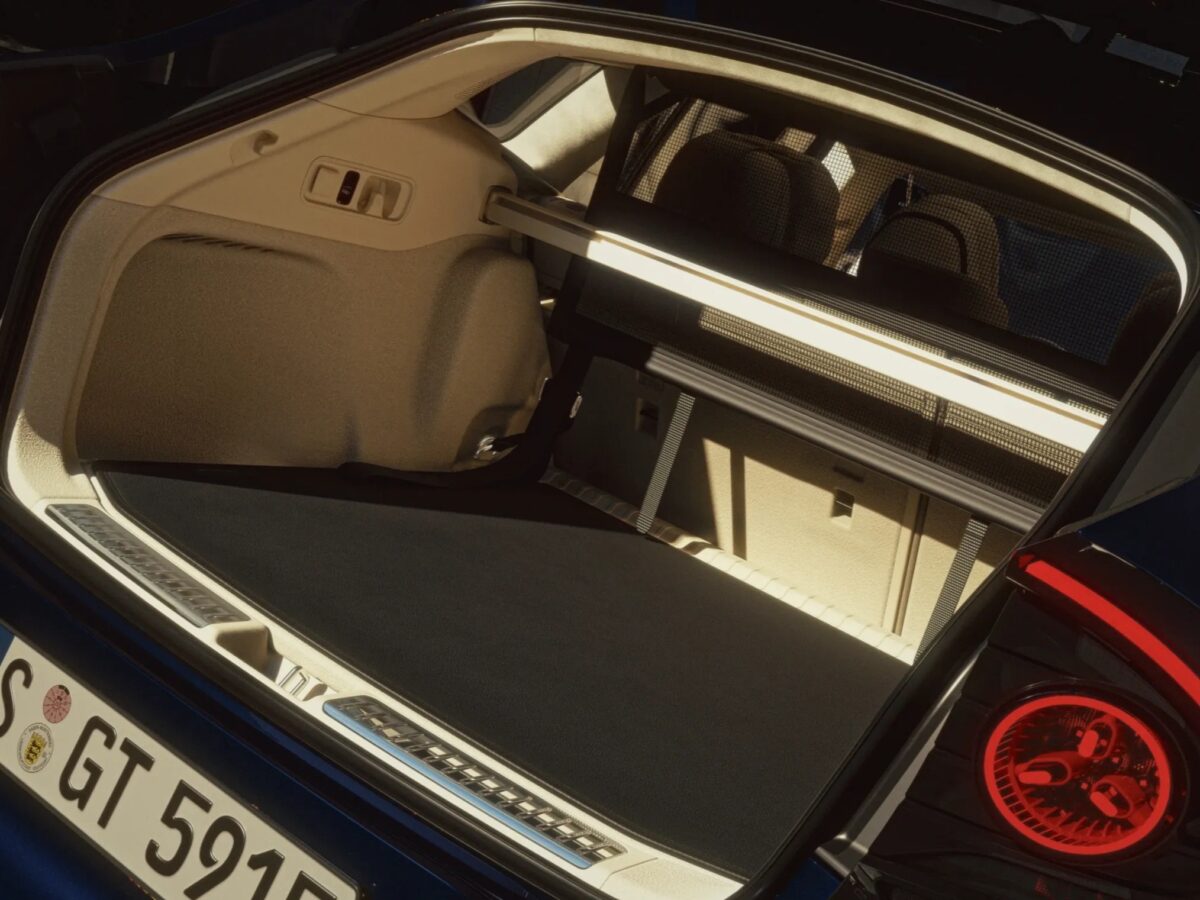 Mercedes-AMG-GT-SUV-10