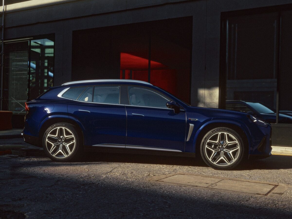 Mercedes-AMG-GT-SUV-11