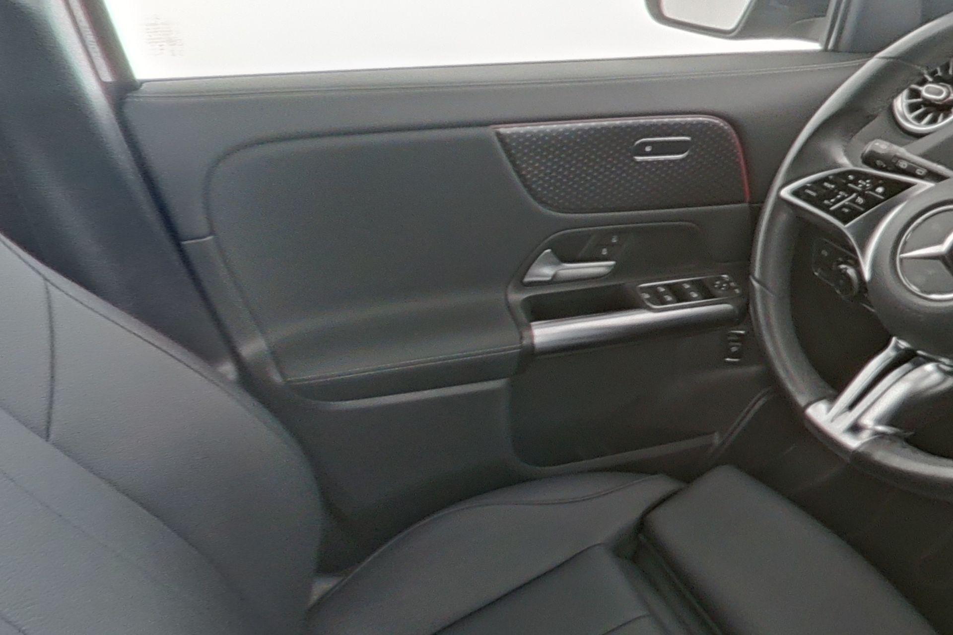 certified-alleur-mercedes-benz-gla-180-d-luxury-line-w1n4n1ab8tj829415-16-20261007093425.jpg