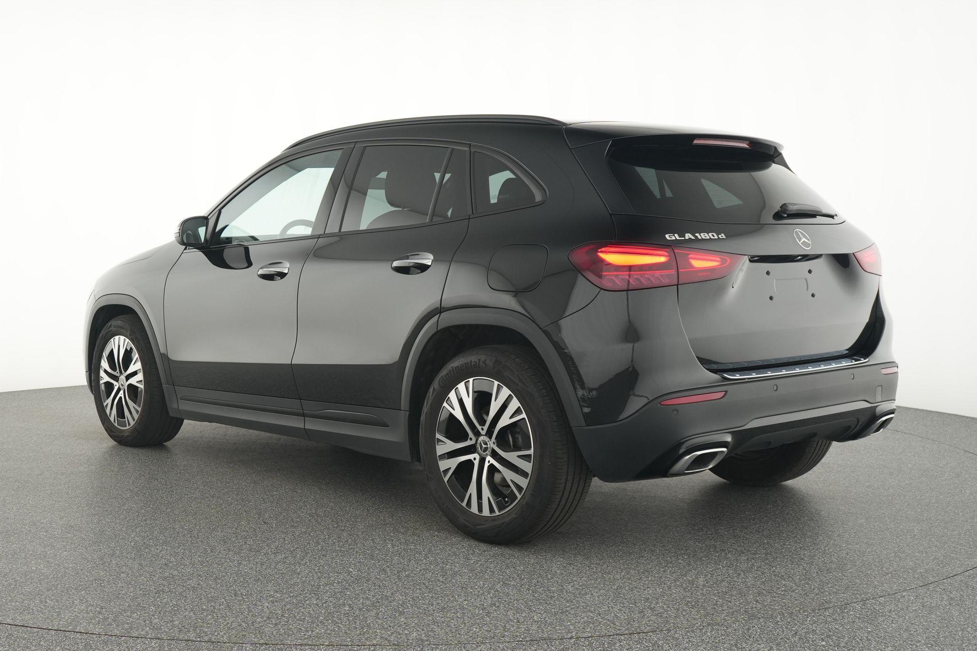 certified-alleur-mercedes-benz-gla-180-d-luxury-line-w1n4n1ab8tj829415-3-20261007093417.jpg